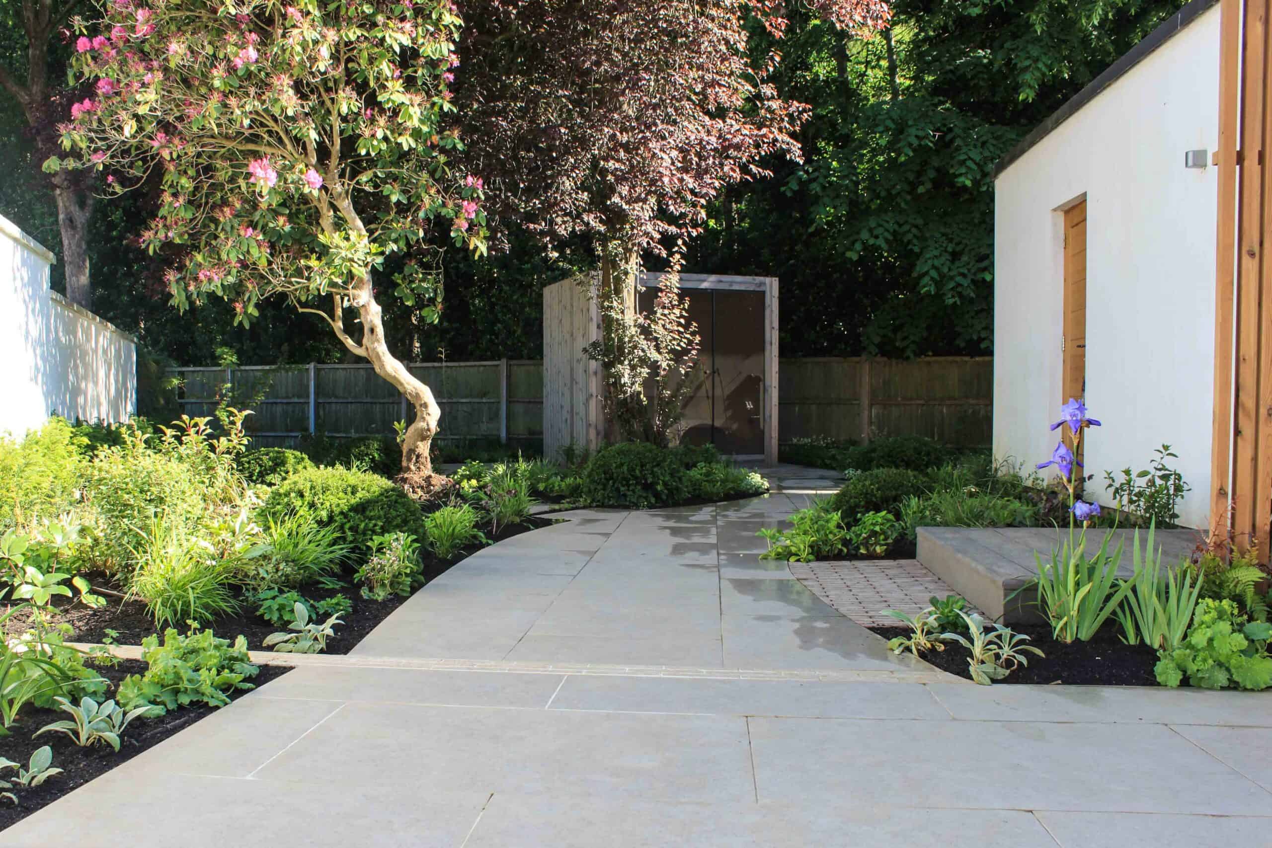 garden after image with pergola, wall and seating